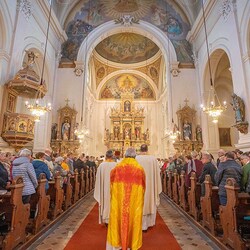 Einzug in die Stadtpfarrkirche